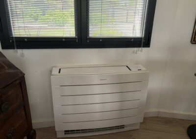 Console murale de marque DAIKIN modèle perfera.